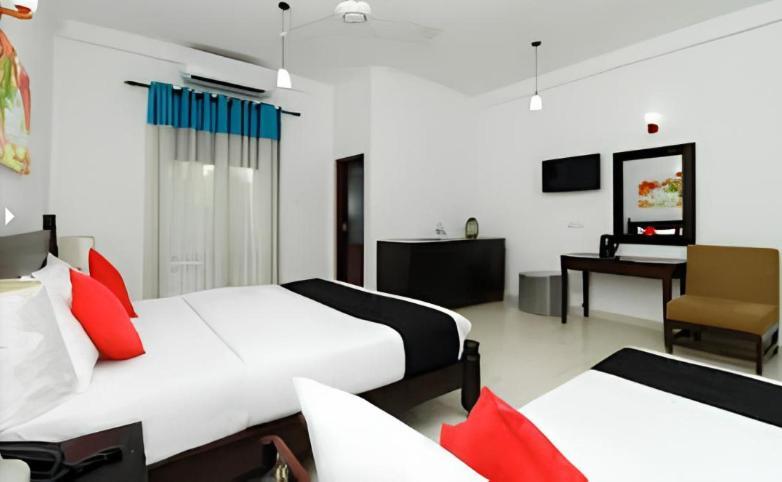 Blue Spring Hotel Wadduwa Exterior photo